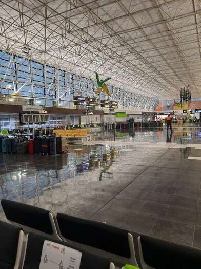 En la imagen, maletas en la terminal de pasajeros controladas por seguridad privada contratada por la empresa/Acfi Press.