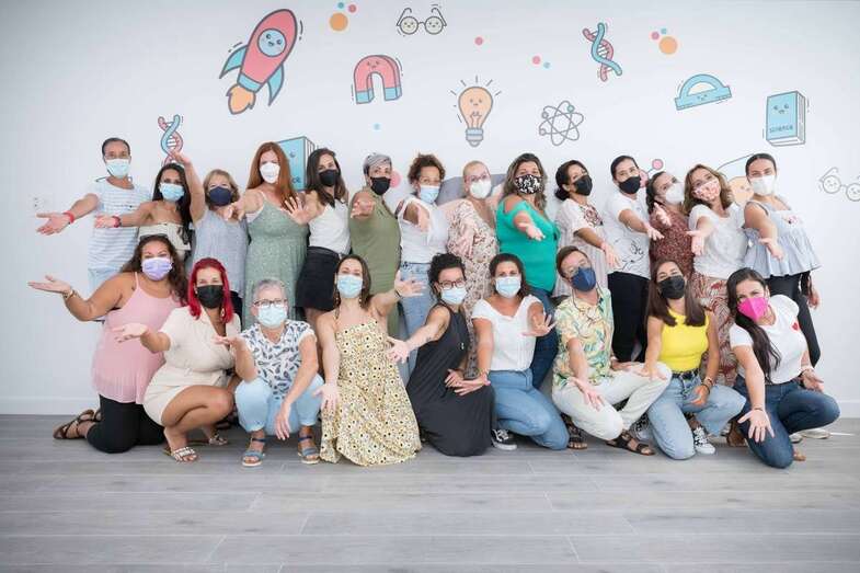 Foto de familia del personal de La Escuela de Ele / TA