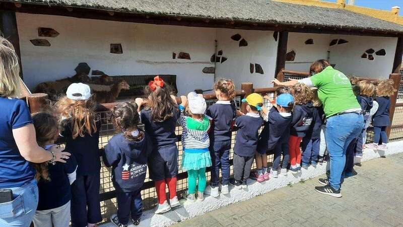 Escolares de visita en la finca Los Olivos, en una imagen de archivo/TA.