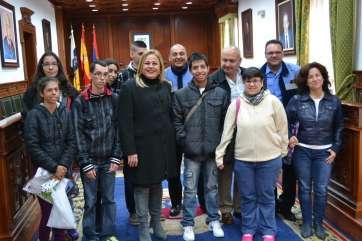 Foto de familia de la visita (Foto TA)