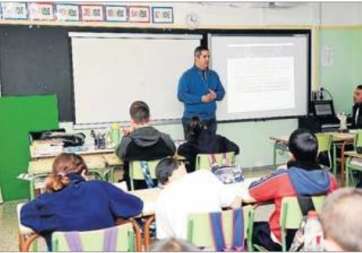 Iván Ventura durante la charla en el centro escolar teldense (Foto Juan Carlos Alonso-C7)