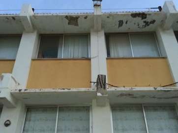 Cornisas en mal estado en el CEIP Príncipe de Asturias (Foto TA)