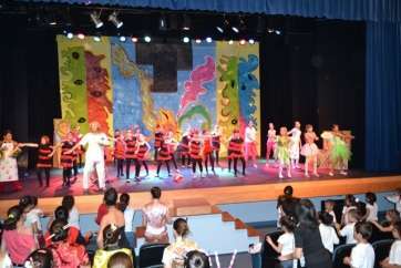 Imagen de archivo de una obra de los alumnos del Amelia Vega en el Teatro (Foto TA)