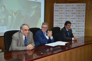 Octavio Llinás, José Miguel Bravo de Laguna, y el directivo del CENER, Félix Avia (Foto TA)