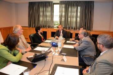 Miembros de PLOCAN con el presidente del Gobierno de Canarias (Foto TA)