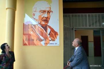 La esposa de Agustín Millares descubre un mural dedicado al poeta (Foto Antonio Alí)