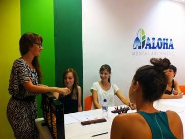 Un grupo de profesores de Aloha en clase (Foto TA)