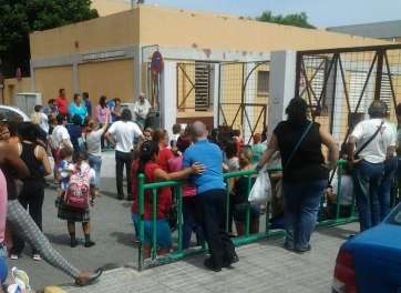 Salida de los alumnos en el CEIP León y Castillo de Picachos (Foto TA)