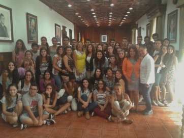 Estudiantes italianos y teldenses en el Salón de Plenos con la alcaldesa (Foto TA)