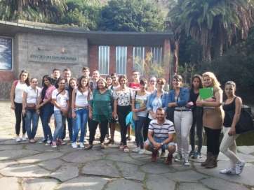 Alumnos durante la visita al Jardín Canario (Foto TA) 