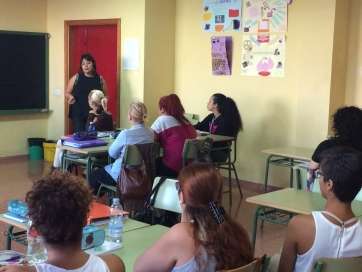 La concejala durante su visita al centro (Foto TA)