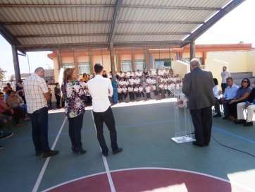 La ampliación dota al colegio de tres aulas y comedor. Momento del acto inaugural de este viernes (Foto TA)