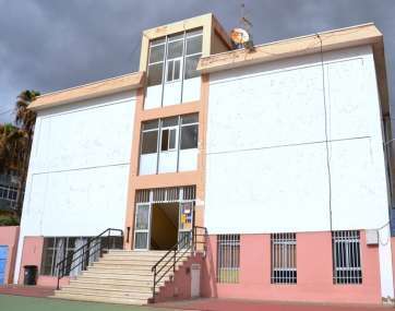 Frontis de uno de los edificios del IES José Arencibia Gil (Foto TA)