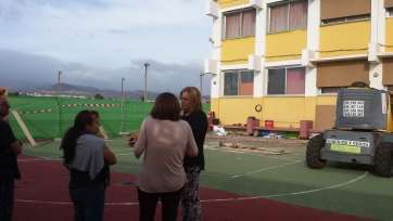 La primera edila acudió este viernes a supervisar los trabajos en el Príncipe de Asturias (Foto TA)