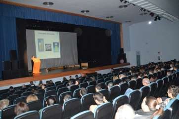 La presentación tuvo lugar en el Teatro Municipal Juan Ramón Jiménez (Foto TA)