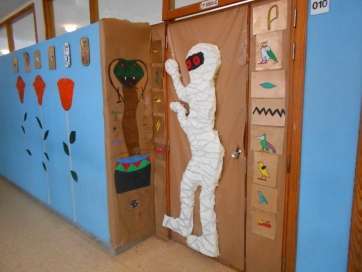 Decoración de una de las aulas (Foto TA)