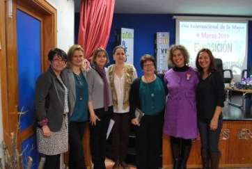 Georgina Molina junto a docentes del IES Lila (Foto TA)