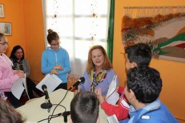 Nina Santana durante la entrevista en Radio Los Picos (Foto TA)