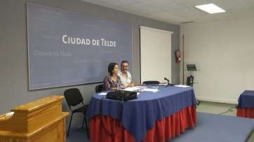 Imagen del encuentro entre la edil de Educación Saraiba Leal y los directores de los centros educativos (Foto TA)