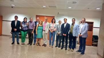 Martín, primero por la derecha, y Méndez (con chaqueta clara), con miembros del nuevo equipo de Educación de Las Palmas (Foto TA)