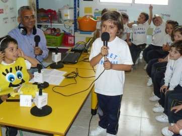 Escolares en una actividad de una radio escolar (Foto TA)