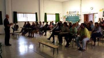 Un momento de la charla ofrecida el pasado viernes en el CEIP San Juan (Foto TA)