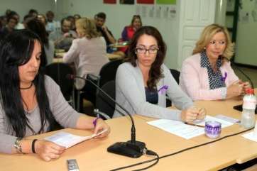 Momento de acto de anoche en el CEPA-Telde Casco (Foto Jesús Ruiz Mesa)
