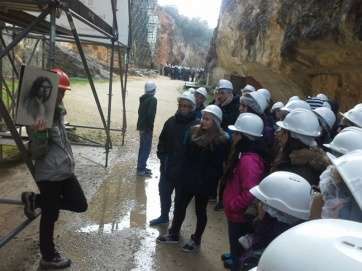 Imagen de la visita de los alumnoes del IES de La Rocha a la península (Foto TA)