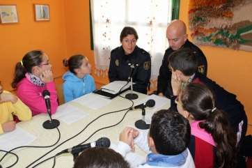 Imagen de archivo de la grabación de un programa en Radio Los Picos, del colegio Amelia Vega de Telde (Foto TA)