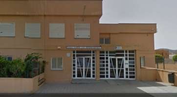 Fachada principal del IES La Herradura (Foto TA)