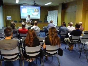 Momento de la charla (Foto TA)