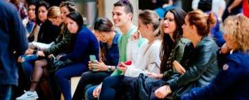 Jóvenes titulados que se presentaron este domingo a las pruebas para cubrir vacantes en Enfermería del SCS (Foto TA)