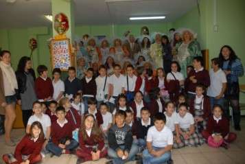 Imagen de archivo de un grupo de alumnos del CEIP Poeta Fernando González (Foto TA)