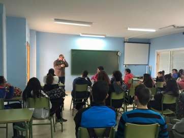Agustín Arencibia, concejal del Gobierno de Telde, hoy en el IES de Lomo de la Herradura (Foto TA)