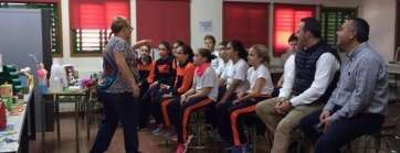 Los concejales Eloy Santana y Álvaro Monzón asistieron este lunes a las actividades de reciclaje desarrollados por alumnos del CEIP Marpequeña (Foto TA)