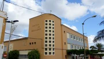 Imagen de la fachada del edificio principal del IES José Arencibia Gil (Foto TA)