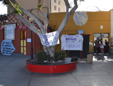 Imagen de archivo de los exteriores del IES José Arencibia Gil durante una protesta similar en 2013 (Foto TA)