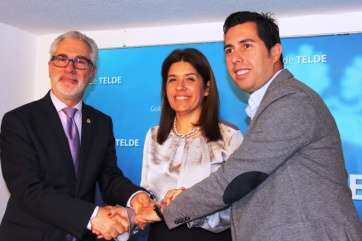 La alcaldesa con el rector y el vicealcalde (Foto TA)