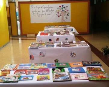 Exposición de libros en el colegio de Ojos de Garza (Foto TA)