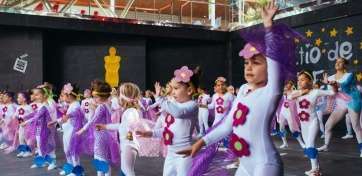 Grupo de pequeñas estrellas en el auditorio del CC Las Terrazas (Foto TA)