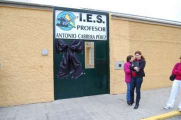 Fachada del IES Antonio Cabrera Pérez (Foto TA)