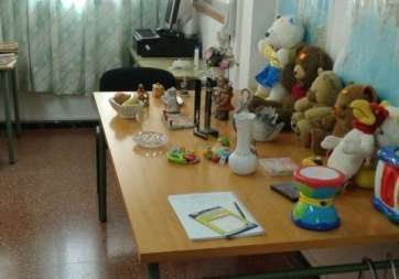 Material que ofrecía el mercadillo solidario (Foto TA)