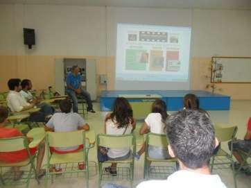 Alumnos del IES Casas Nuevas, en una imagen de archivo (Foto TA)