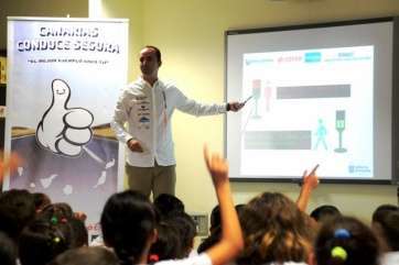 Una jornada de la campaña, en un centro educativo de las islas (Foto TA)