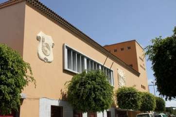 Edificio del IES José Arencibia Gil (Foto Jesús Ruiz Mesa)