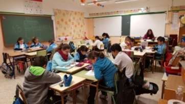 Formación en el colegio de Valle de Los Nueve (Foto TA)