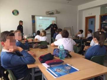 Charla de agentes de la PN a escolares de Telde (Foto TA)