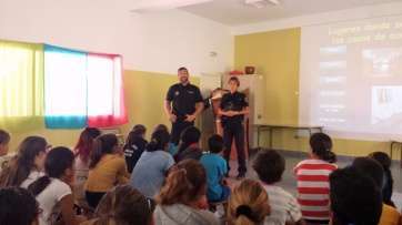 Imagen de una de las charlas impartidas por el equipo de Participación Ciudadana del CNP de Telde (Foto TA)