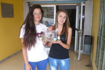 Imagen de archivo de dos alumnos del IES José Frugoni de Telde galardonadas en 2013 en el programa 