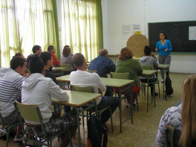 Imagen de archivo de una actividad lectiva en el CEPA Telde-Casco (Foto TA)